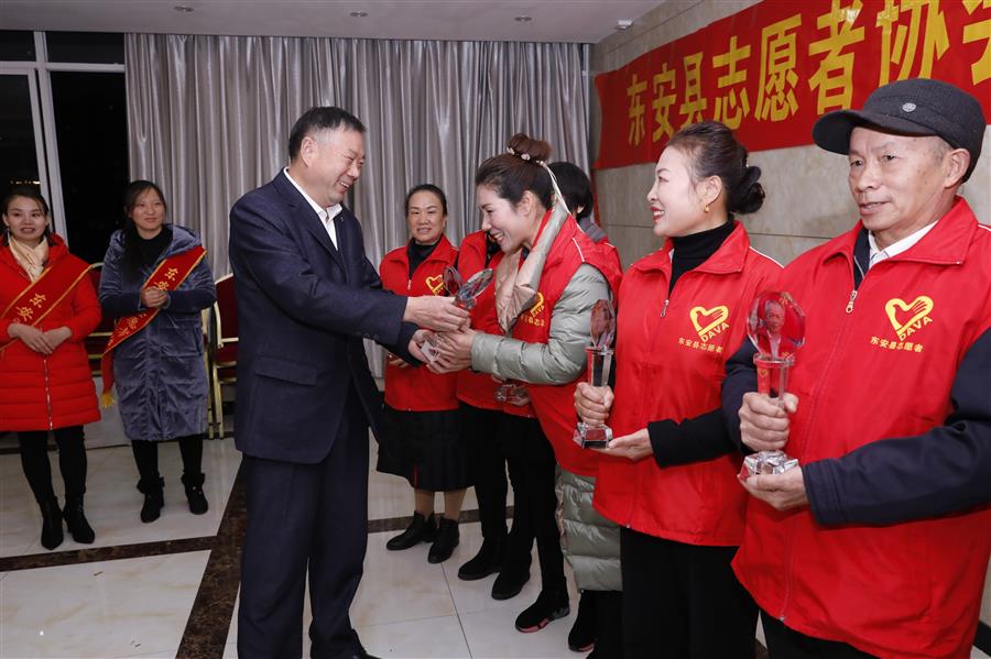 格式工廠文部長給劉蓮花頒獎(jiǎng)20200102153327~1.jpg