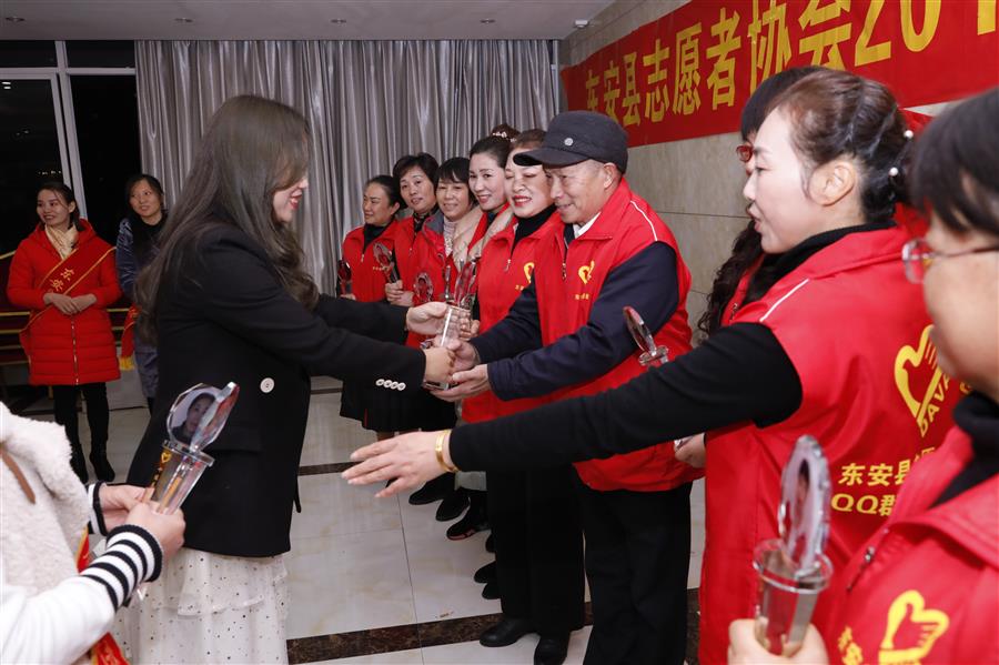 格式工廠陳娟頒獎(jiǎng).jpg